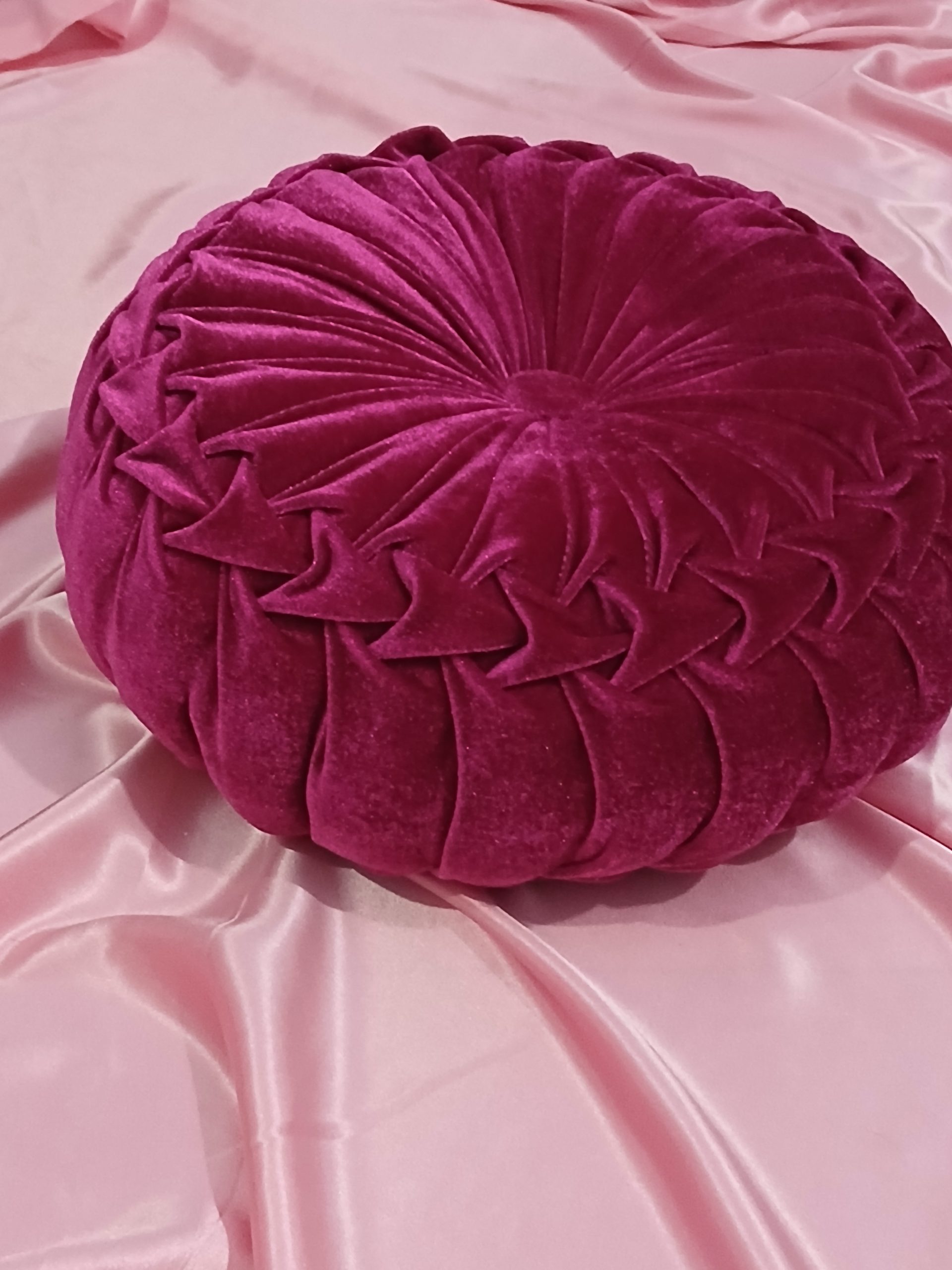 Velvet Round kuci pillow